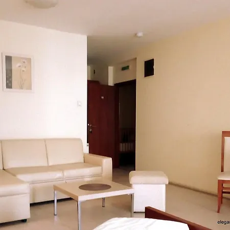 Elegance Bed and Breakfast 2*