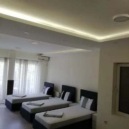 Elegance Bed and Breakfast 2*