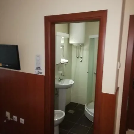 Elegance Ni